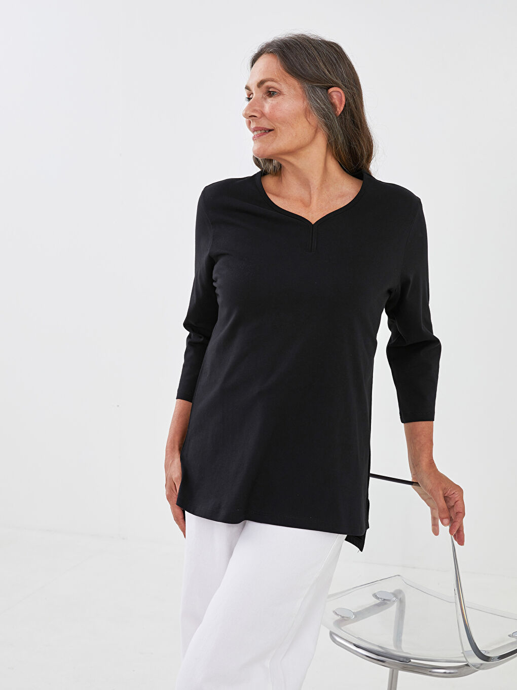 Siyah V Yaka Düz Uzun Kollu Kadın Tişört-1