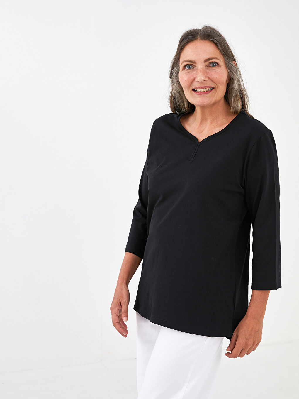 Siyah V Yaka Düz Uzun Kollu Kadın Tişört-2