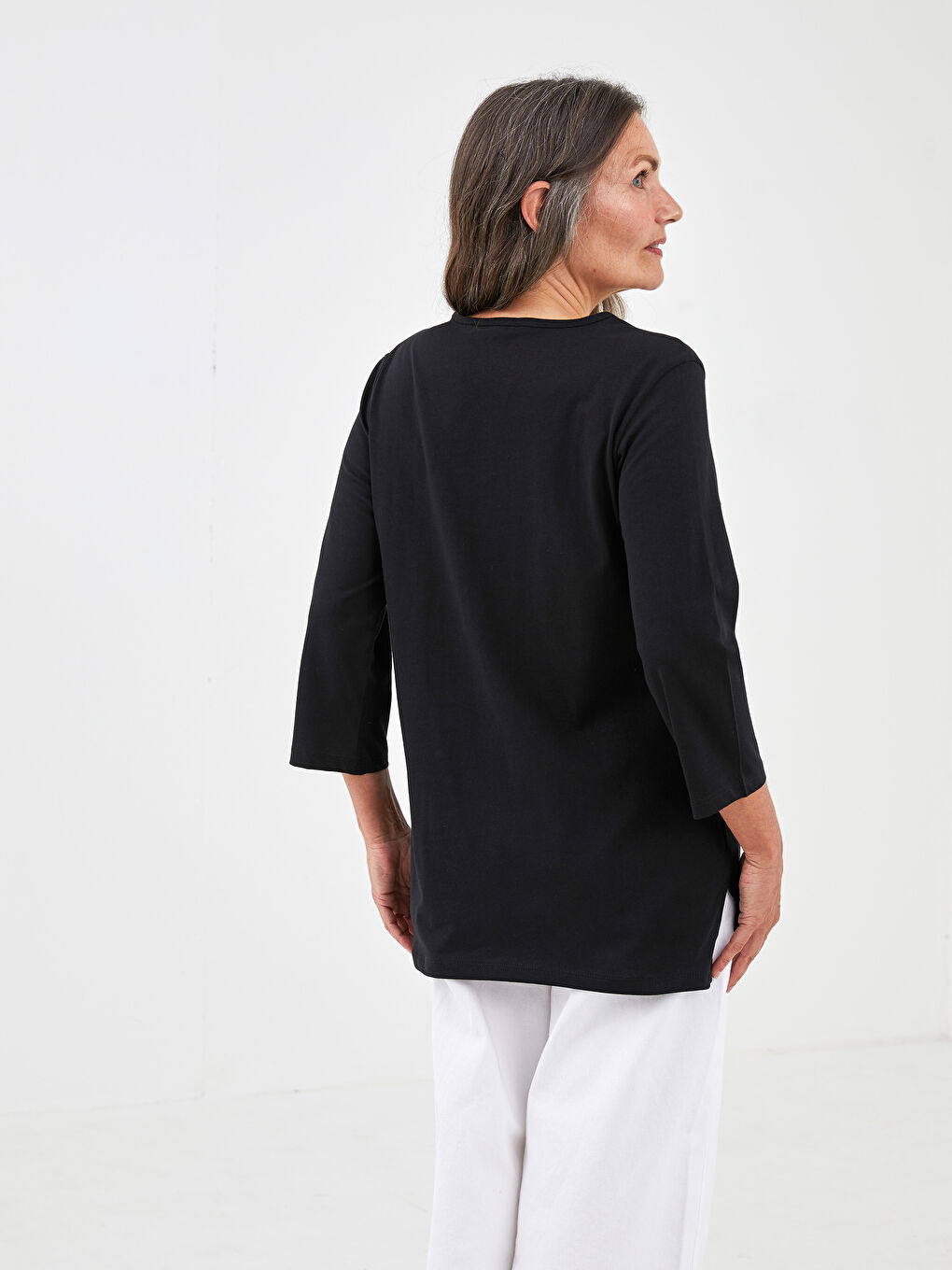 Siyah V Yaka Düz Uzun Kollu Kadın Tişört-3