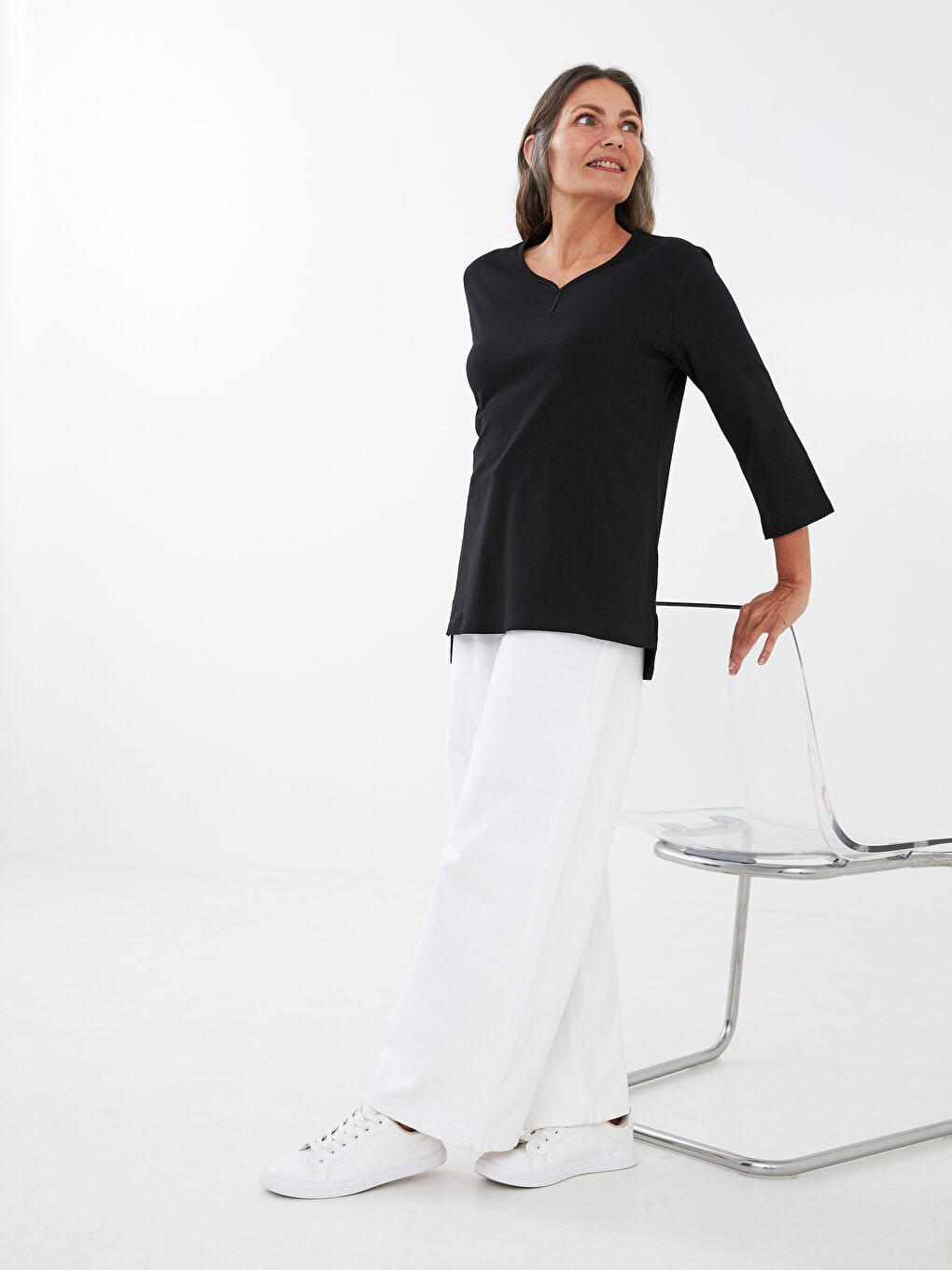 Siyah V Yaka Düz Uzun Kollu Kadın Tişört-4