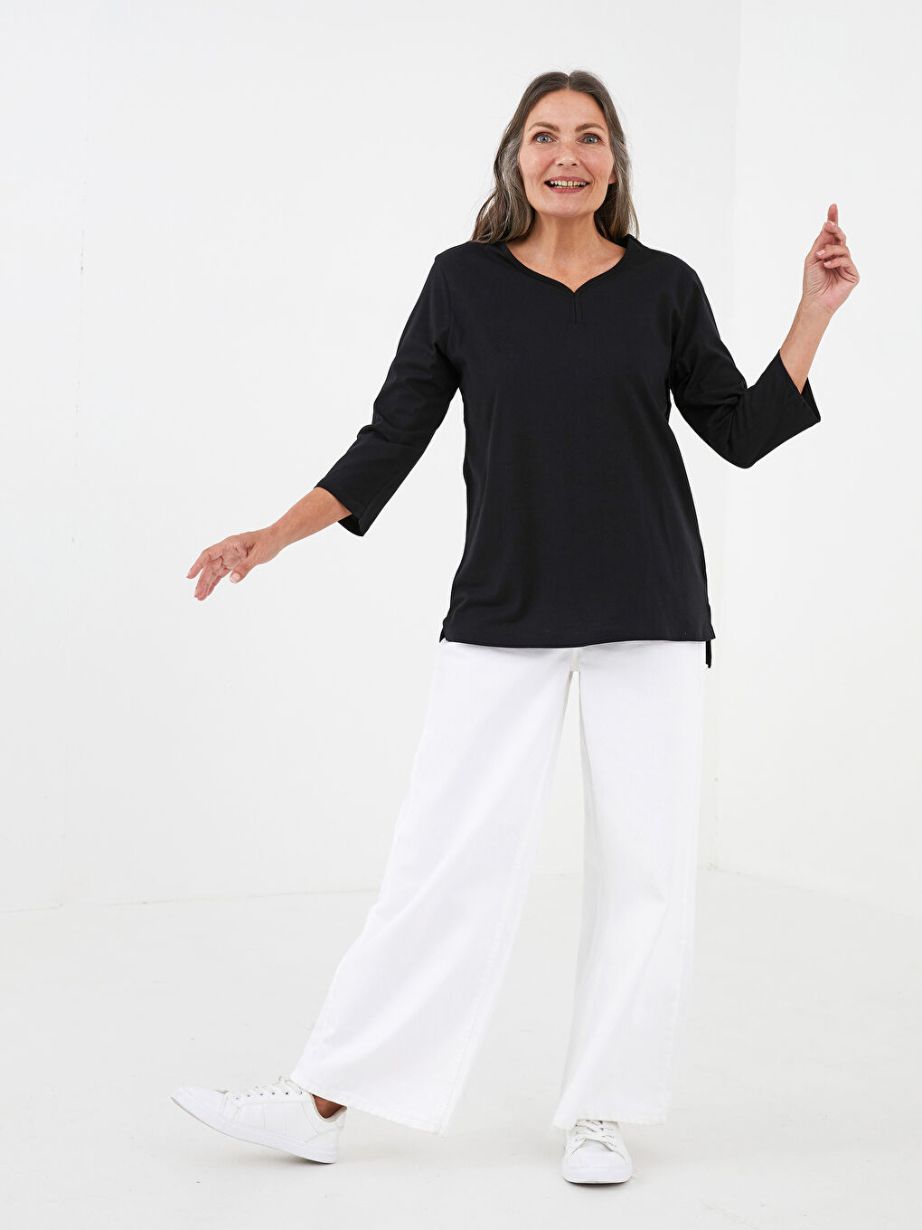 Siyah V Yaka Düz Uzun Kollu Kadın Tişört