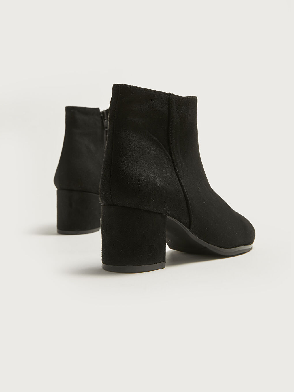 Дамски велурени ботуши с ток и дължина до глезена-4