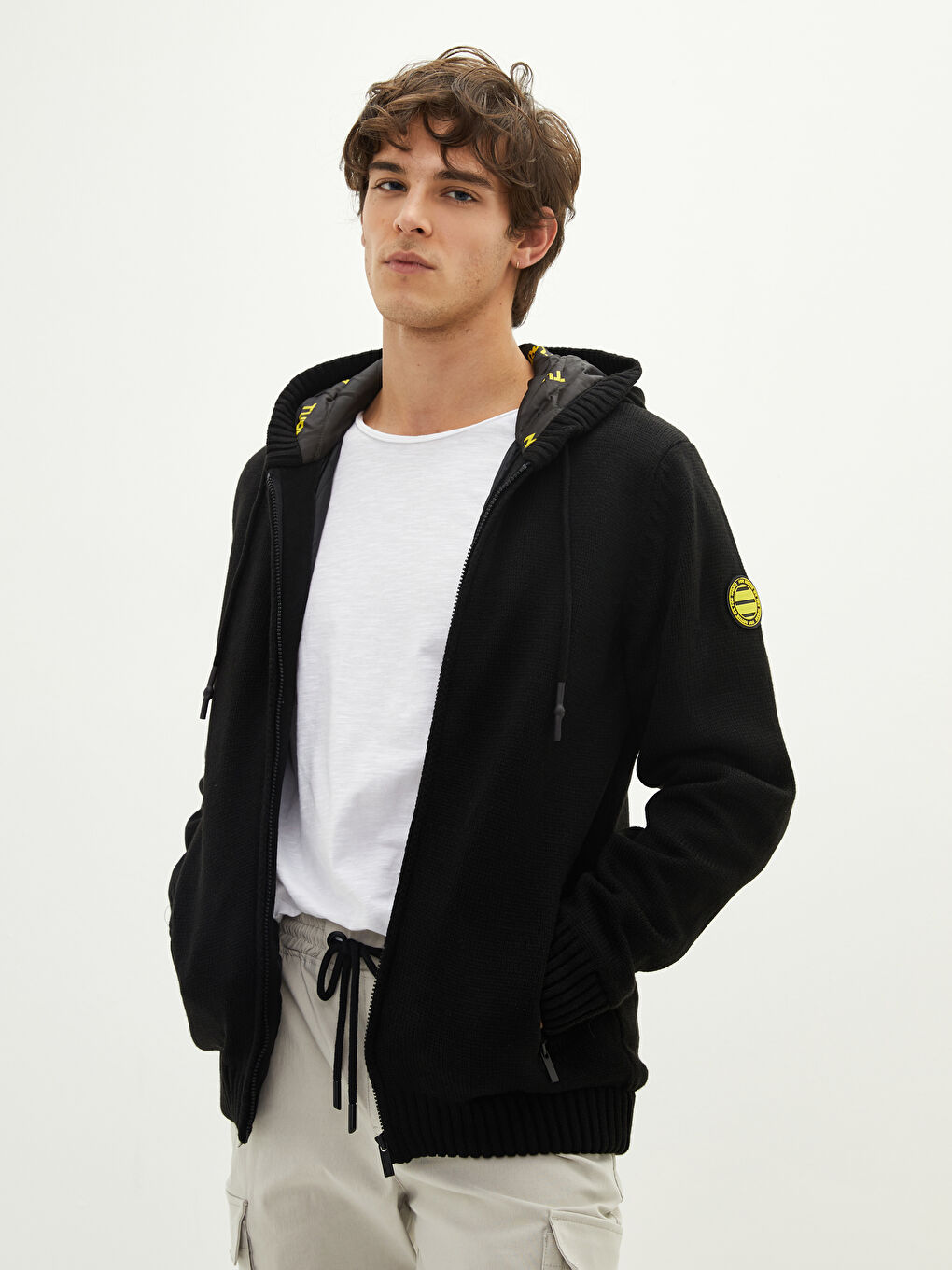 Siyah Dar Kalıp Kapüşonlu Uzun Kollu Erkek Triko Hırka-2