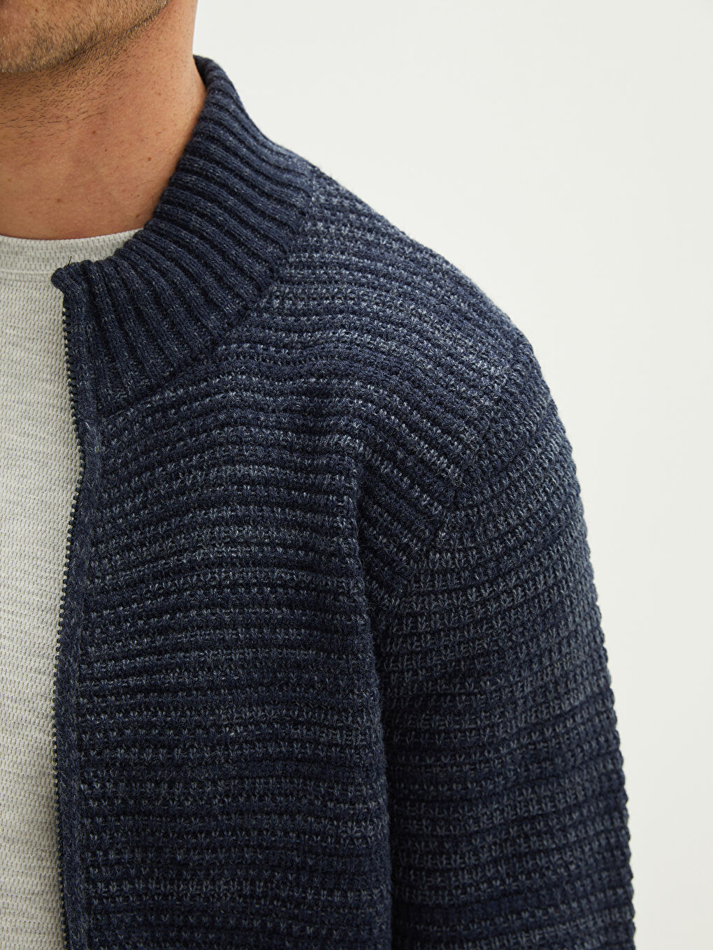 Cardigan en Tricot à Manches Longues avec Col Roulé pour Hommes de Coupe Standard-3