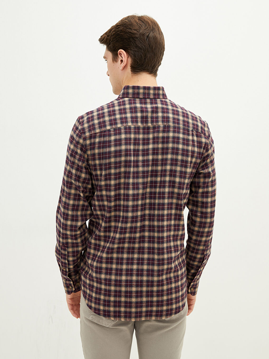 قميص رجالي كاروهات كم طويل بقصة عادية من قماش الجبردين-4