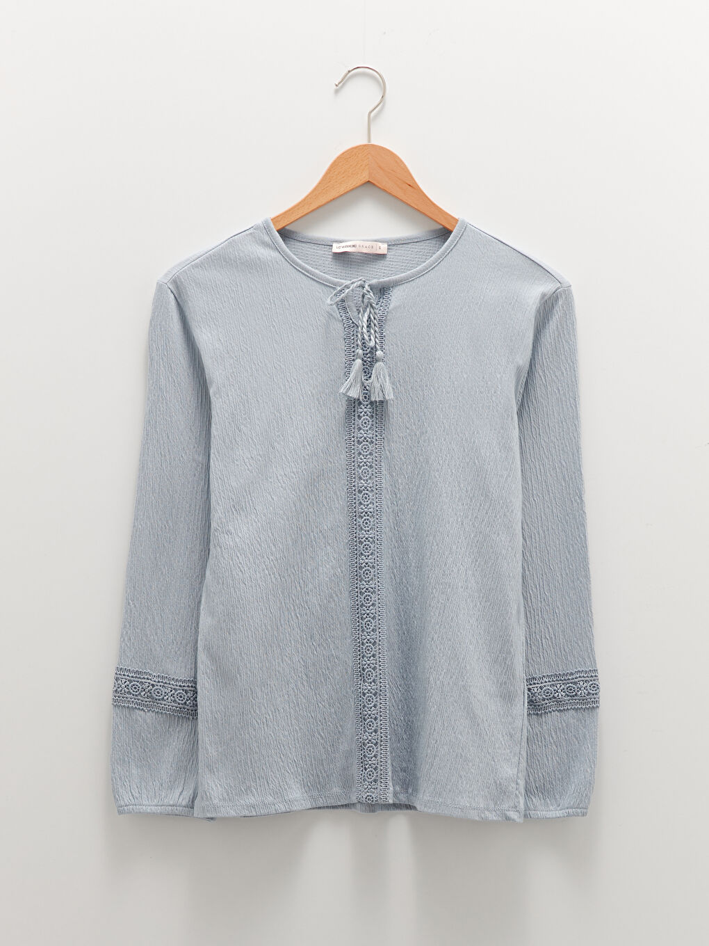 Mavi Bağlamalı Yaka Nakışlı Uzun Kollu Kadın Bluz-4