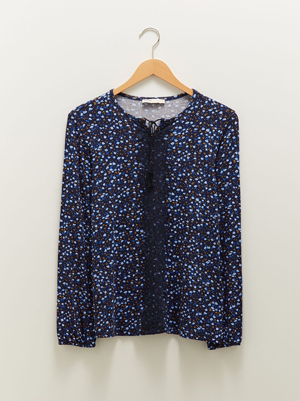 Lacivert Bağlamalı Yaka Nakışlı Uzun Kollu Kadın Bluz-4