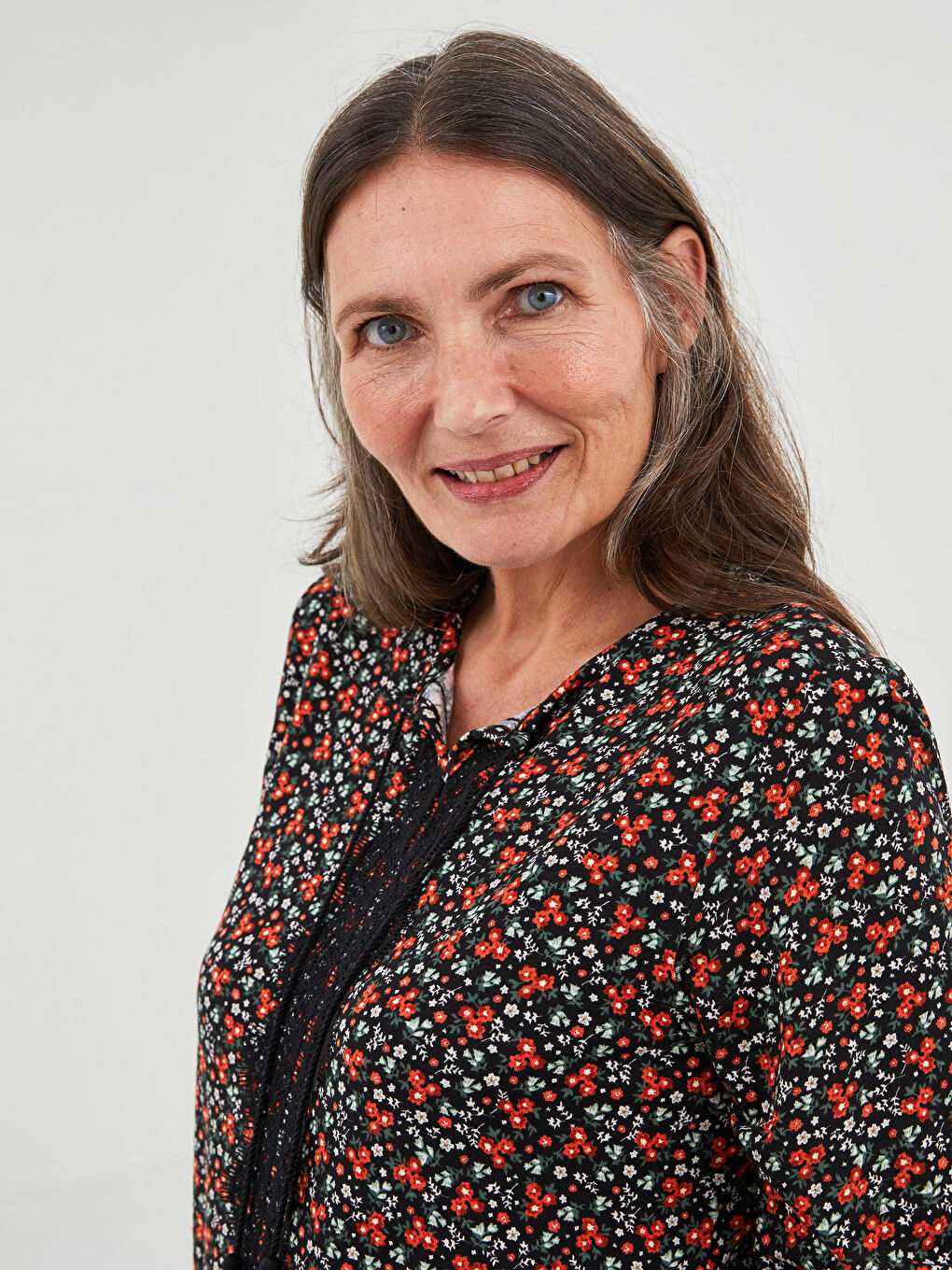 Yeşil Bağlamalı Yaka Nakışlı Uzun Kollu Kadın Bluz-2