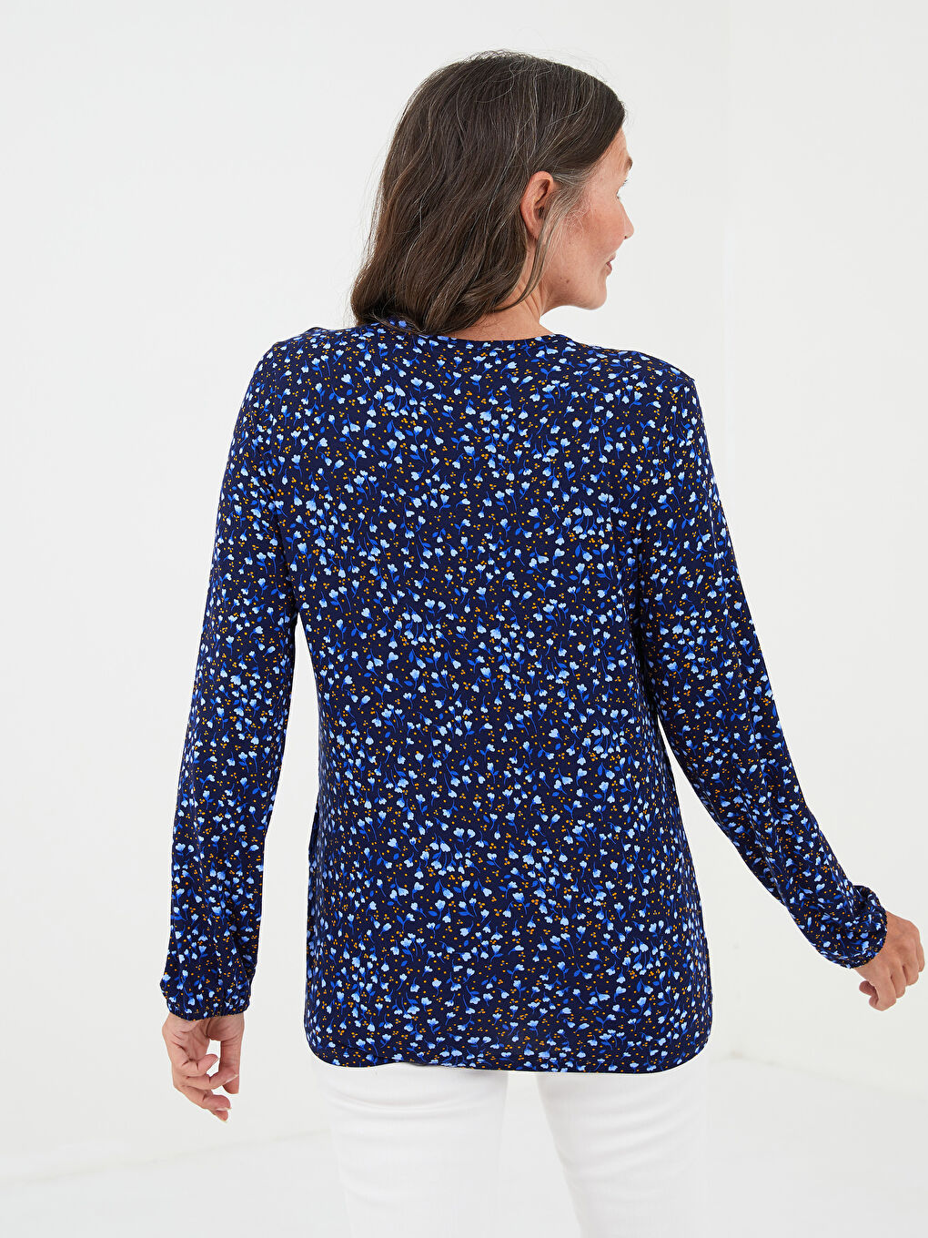 Lacivert Bağlamalı Yaka Nakışlı Uzun Kollu Kadın Bluz-3