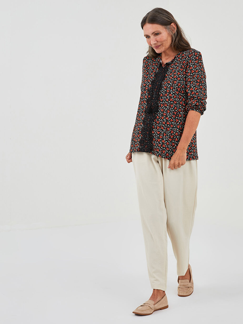 Yeşil Bağlamalı Yaka Nakışlı Uzun Kollu Kadın Bluz