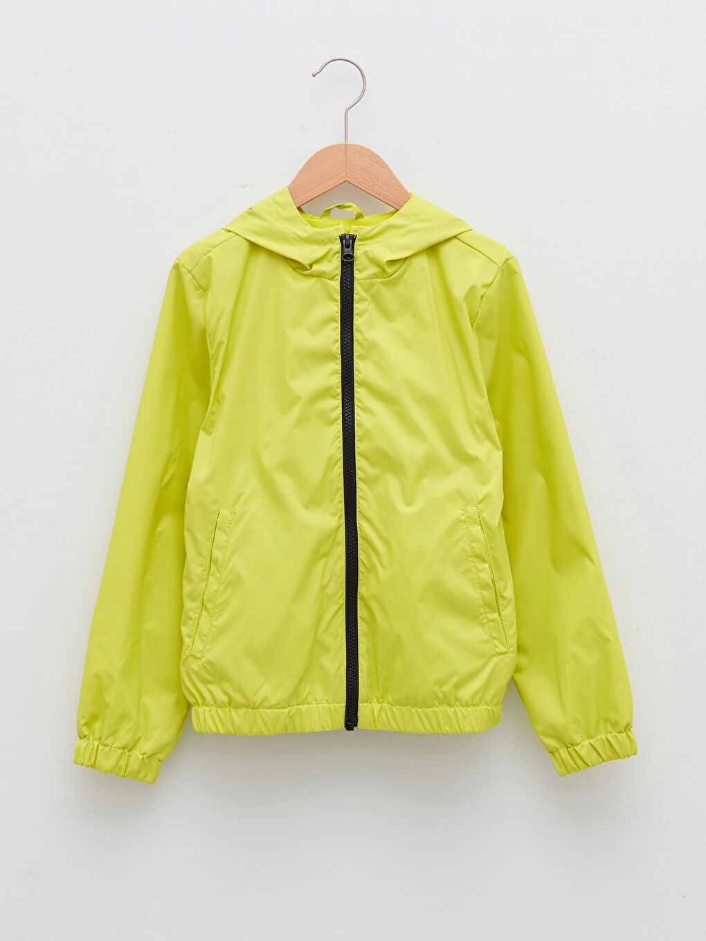 Yeşil Kapüşonlu Baskılı Erkek Çocuk Çantalı İnce Mont