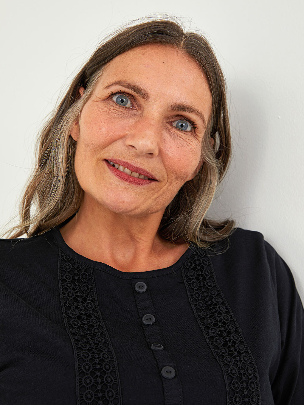 Blouse en Coton à Manches Longues Brodée à Col Rond pour Femmes-2