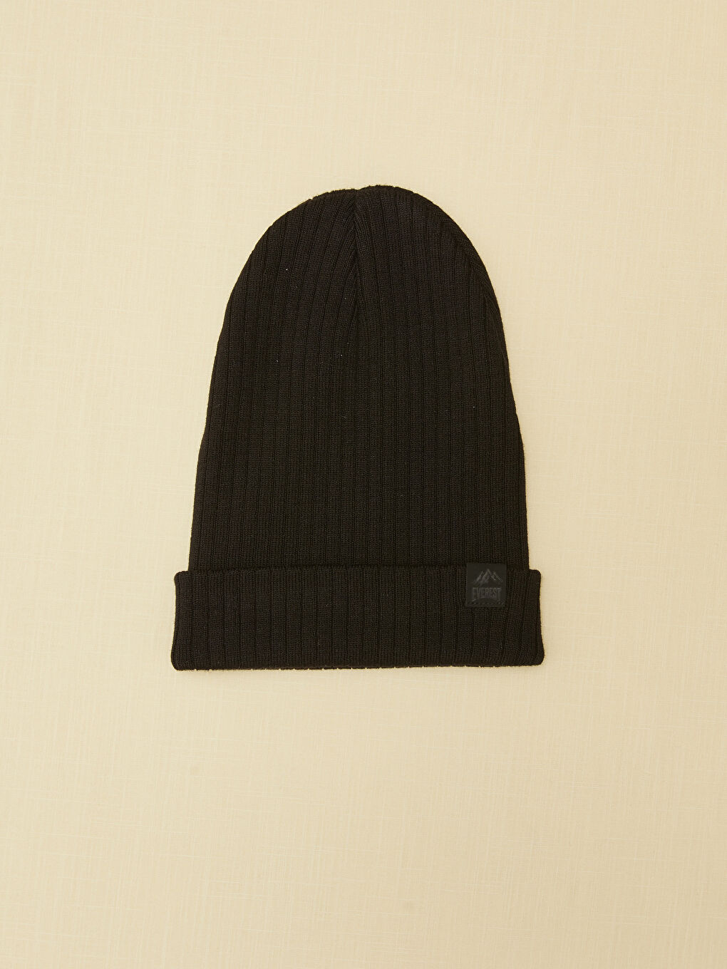 Siyah Etiket Baskılı Erkek Triko Bere