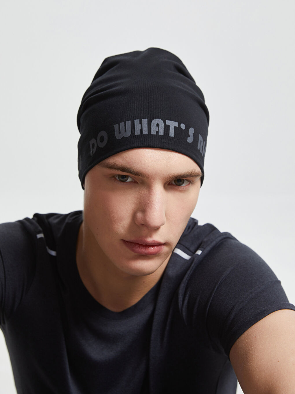 Siyah Yazı Baskılı Erkek Bere-1