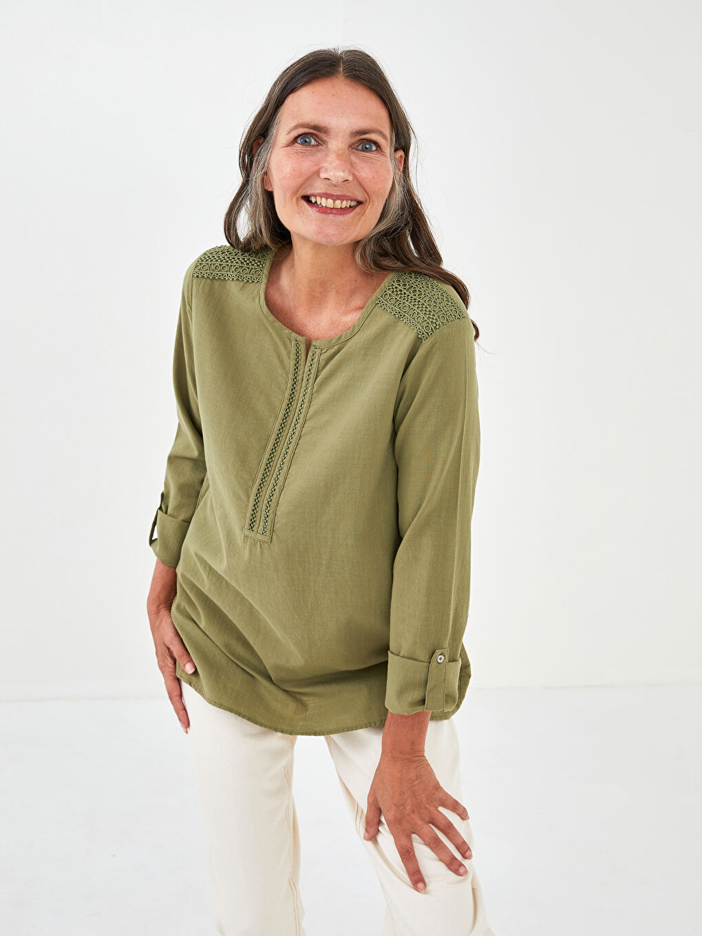 بلوزة قطنية بياقة هينلي بتفاصيل دانتيل وكم طويل للسيدات-1