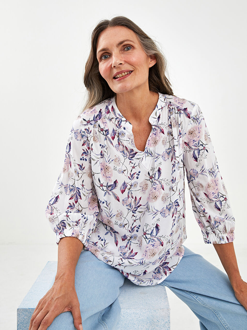 Ekru Kaçık Yaka Çiçek Baskılı Uzun Kollu Viskon Kadın Bluz-1