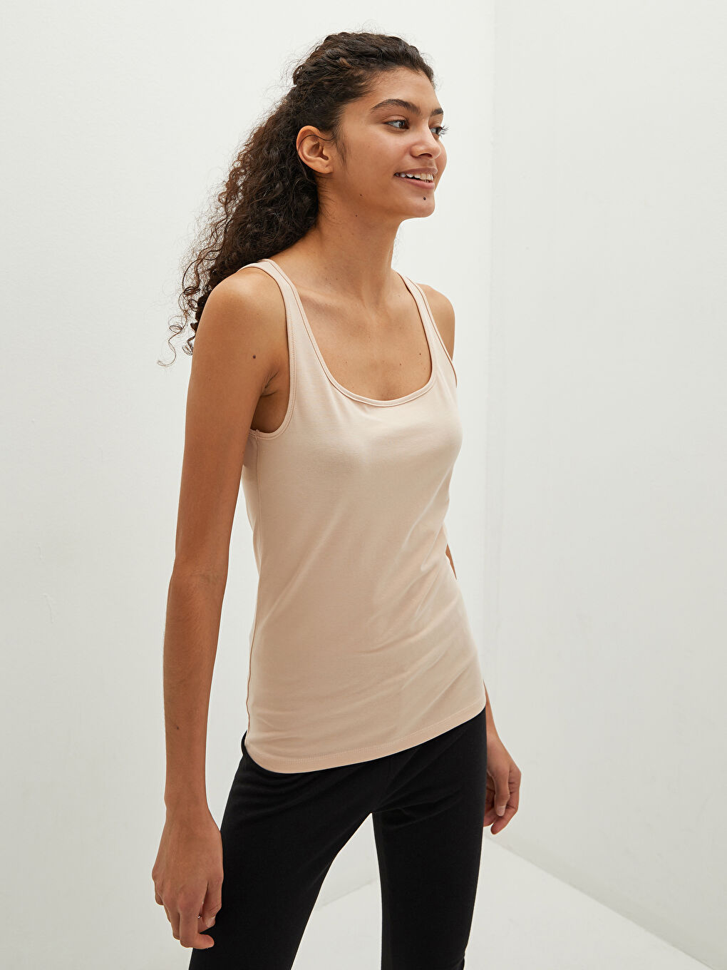 U Neck Plain Strappy Women's Tank Top-4