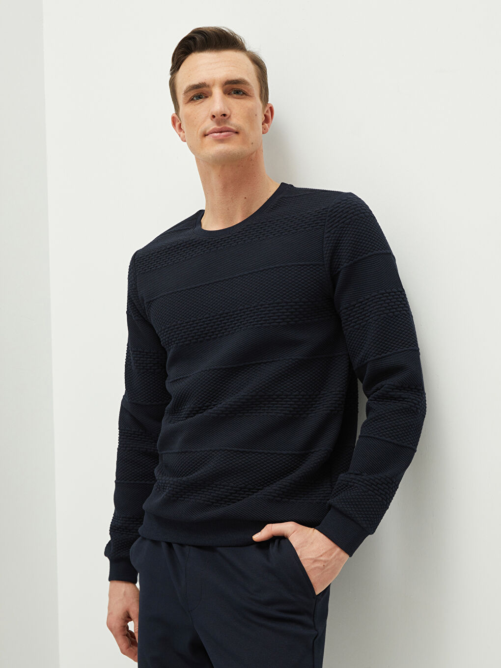 Мужская толстовка с круглым вырезом и длинными рукавами