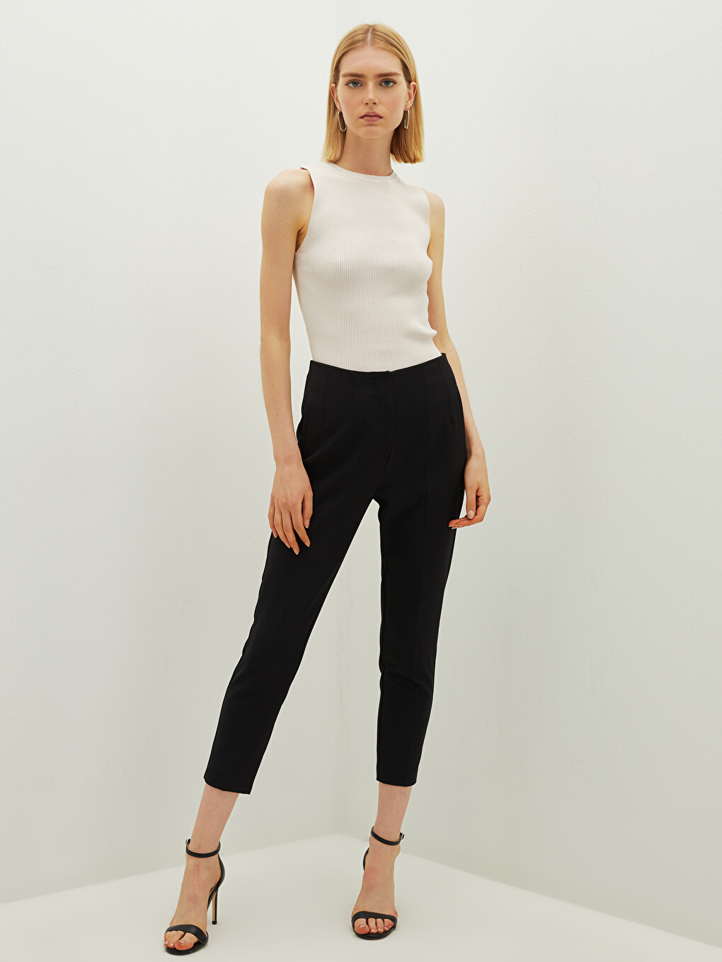Women's Crew Neck Plain Sleeveless Knitwear Sweater-2