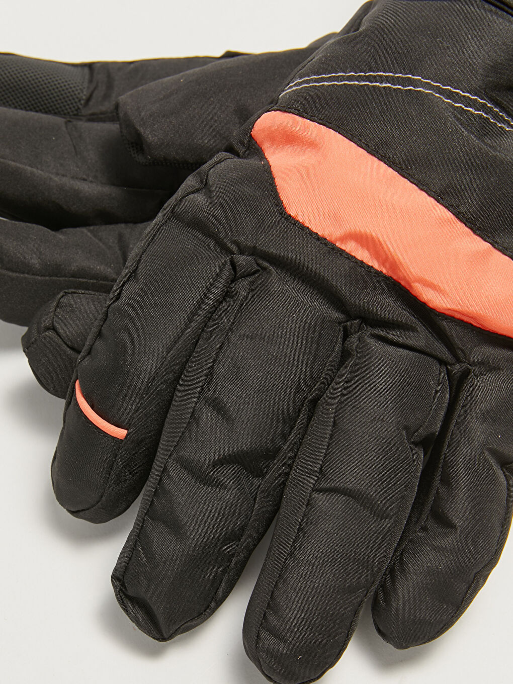 قفازات الثلج للسيدات-1