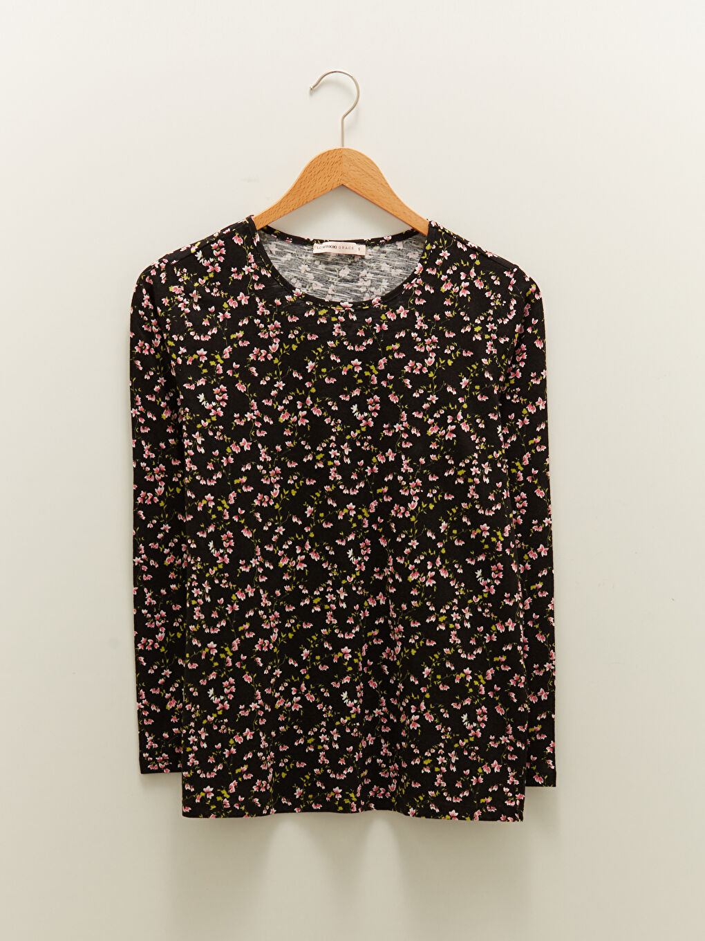 Siyah Bisiklet Yaka Çiçekli Uzun Kollu Kadın Tişört-4