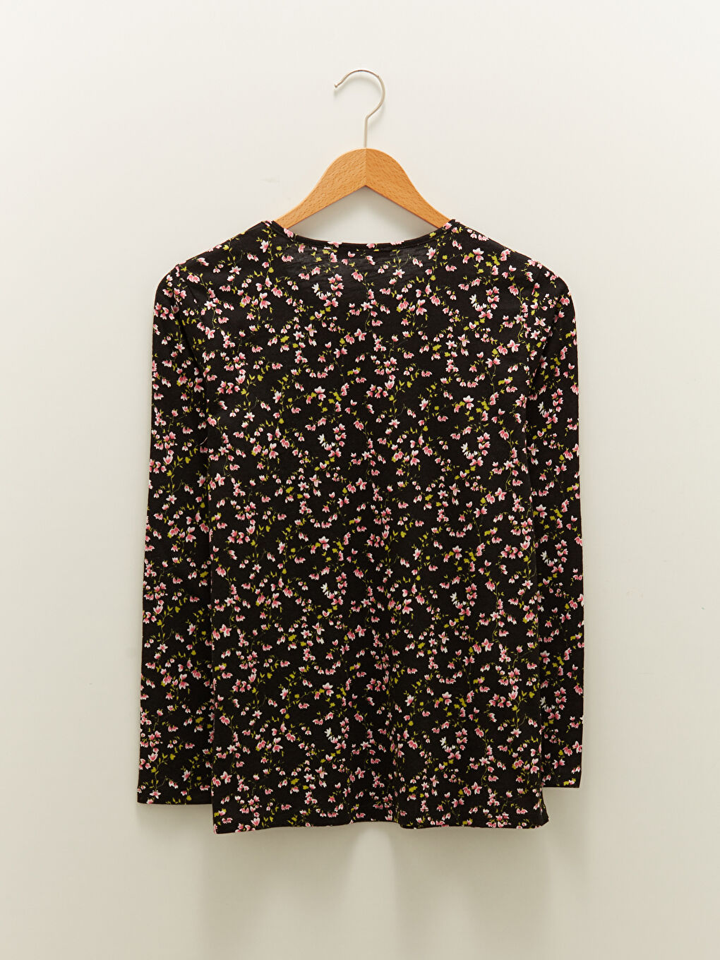 Siyah Bisiklet Yaka Çiçekli Uzun Kollu Kadın Tişört-5