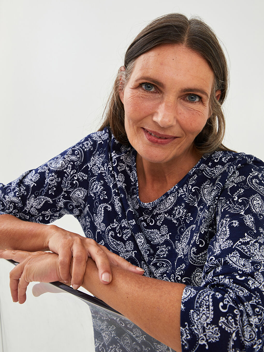 Тениска с кръгло деколте, шарки и дълъг ръкав за жени-2