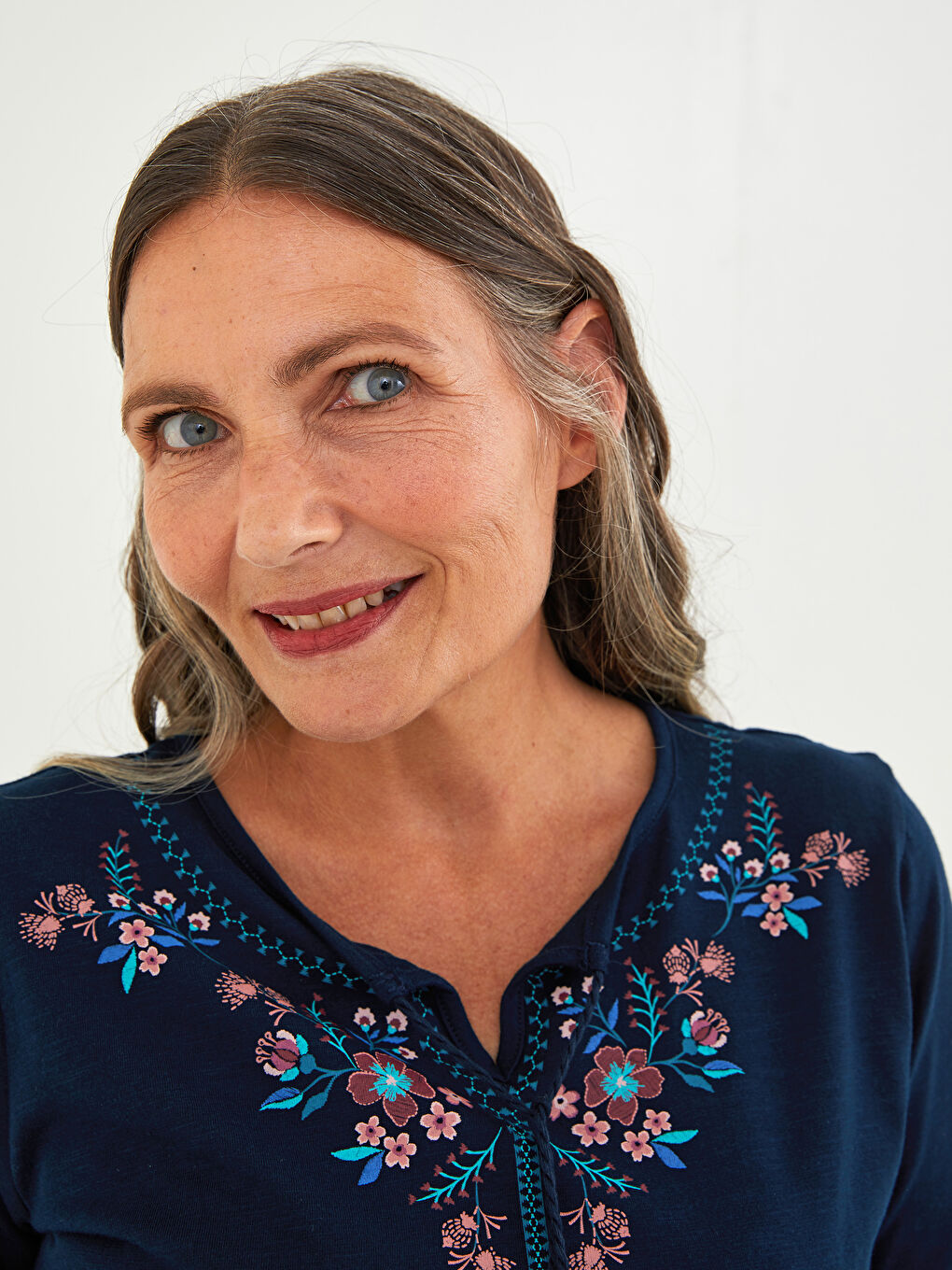 بلوزة كم طويل مُزهر ياقة مربوطة قطن للسيدات-3