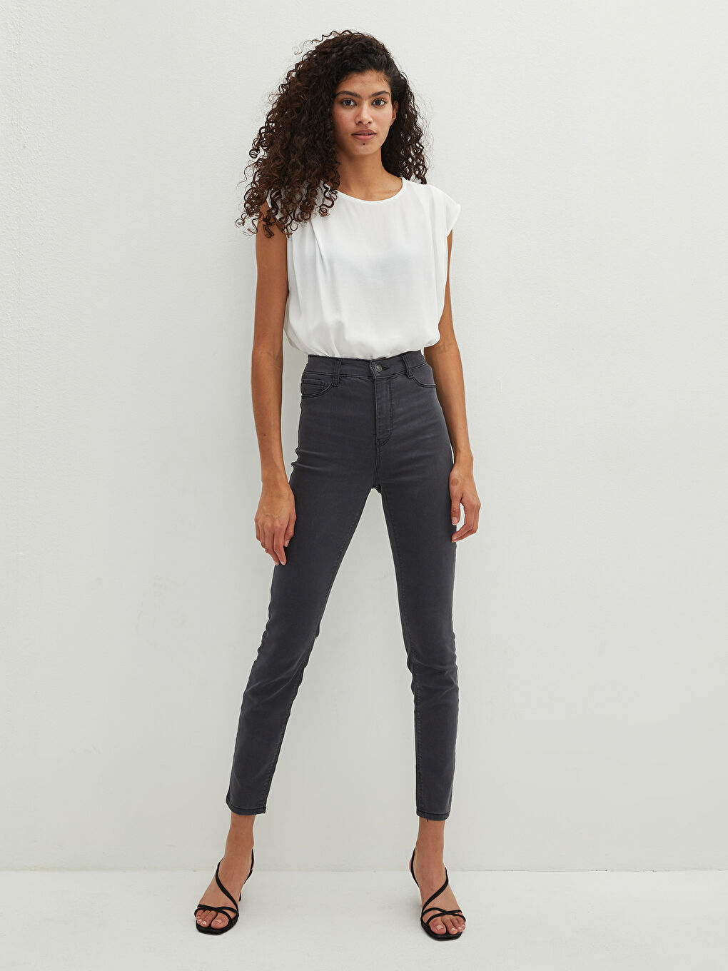 Žena SIVA Traperice-1