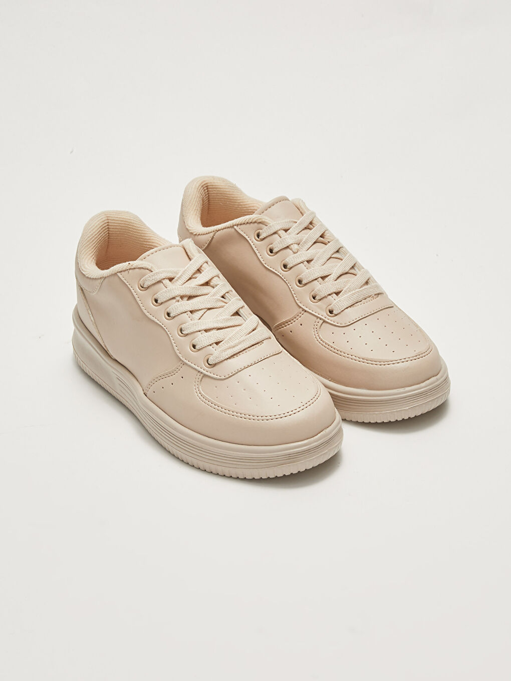 Bej Deri Görünümlü Kalın Taban Bağcıklı Kadın Spor Ayakkabı