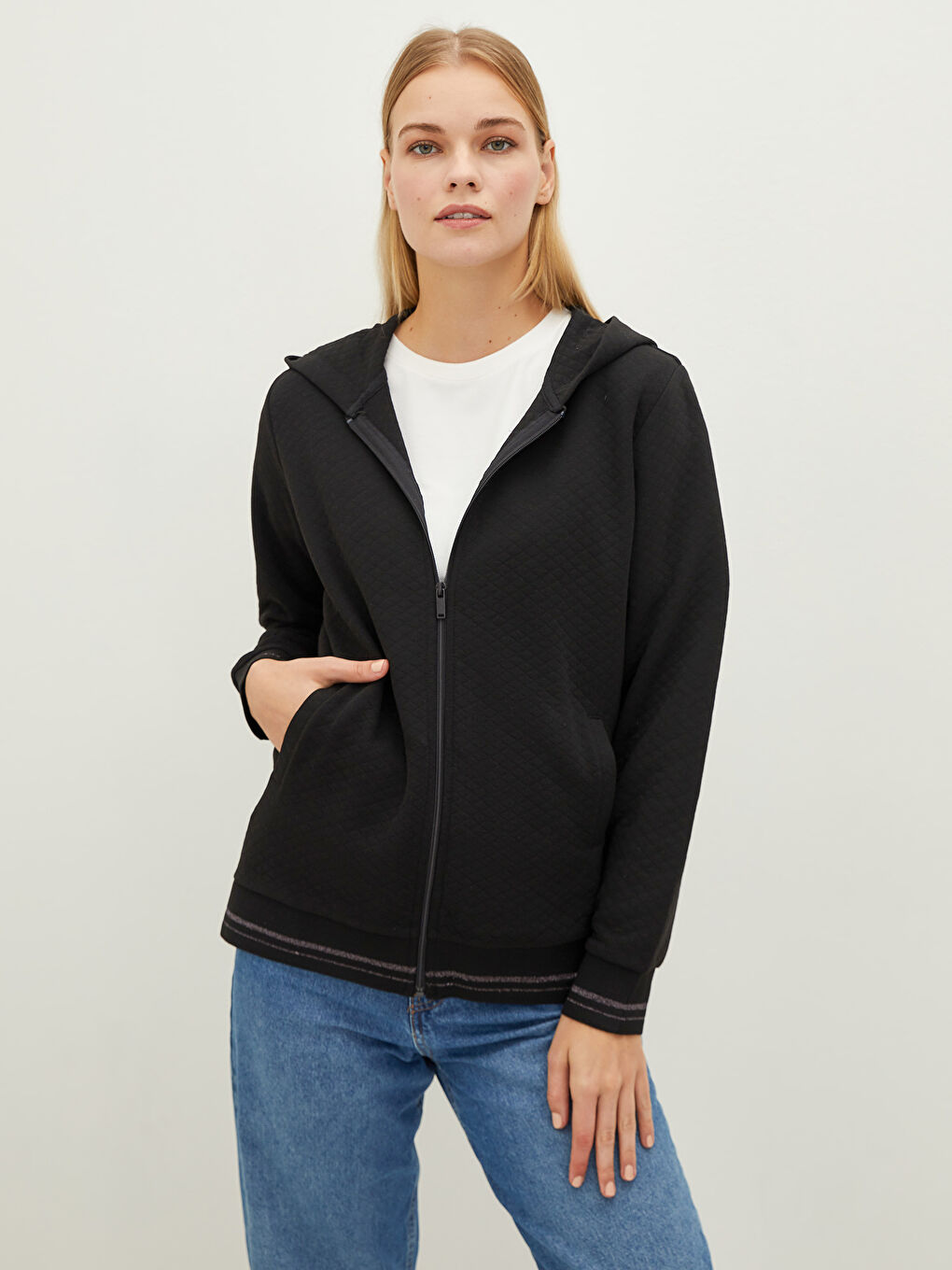 Siyah Kapüşonlu Kendinden Desenli Uzun Kollu Kadın Spor Hırka-1