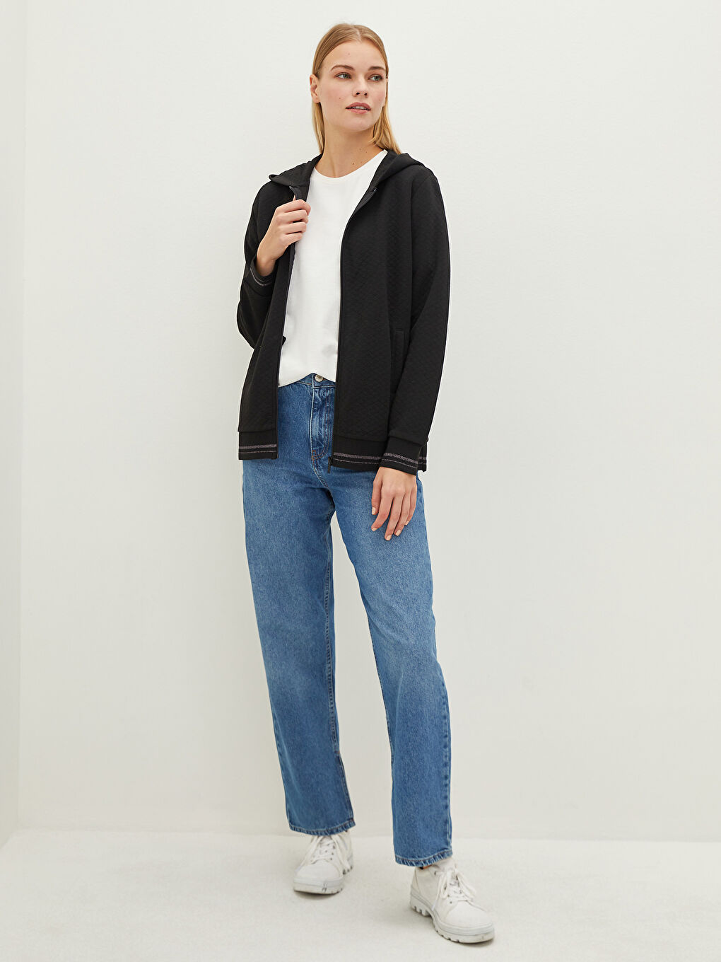 Siyah Kapüşonlu Kendinden Desenli Uzun Kollu Kadın Spor Hırka-3