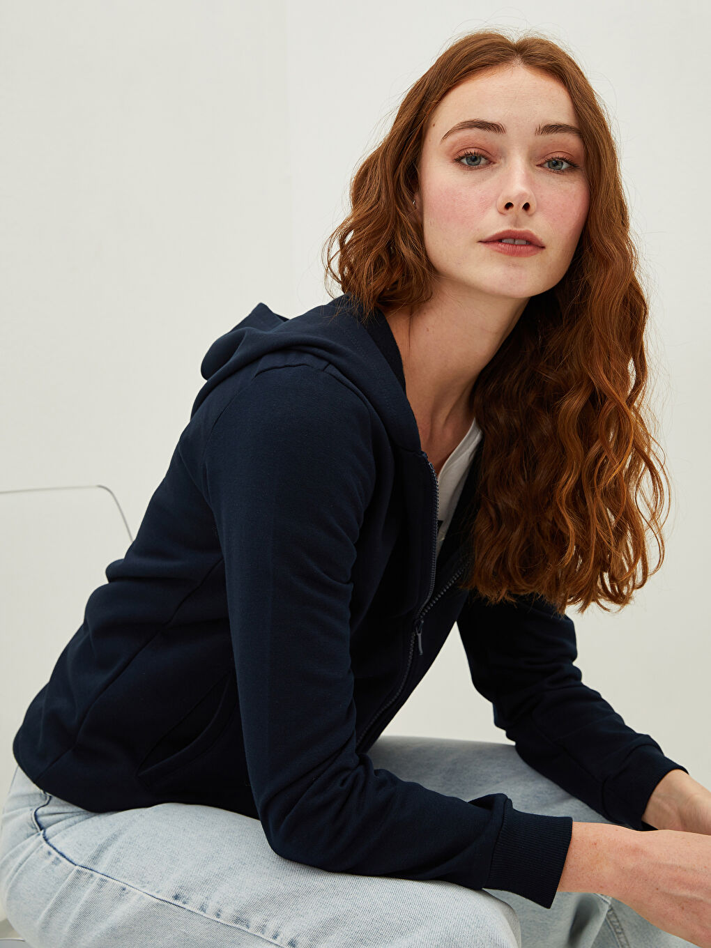 Lacivert Kapüşon Yaka Düz Önden Fermuarlı Uzun Kollu Kadın Hırka