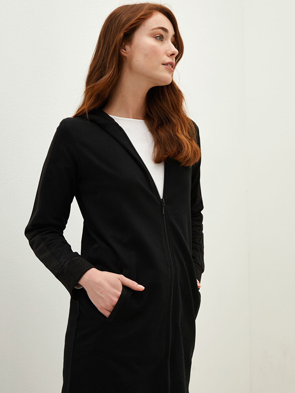 Siyah Kapüşon Yaka Sim Detaylı Cepli Uzun Kollu Kadın Hırka-1