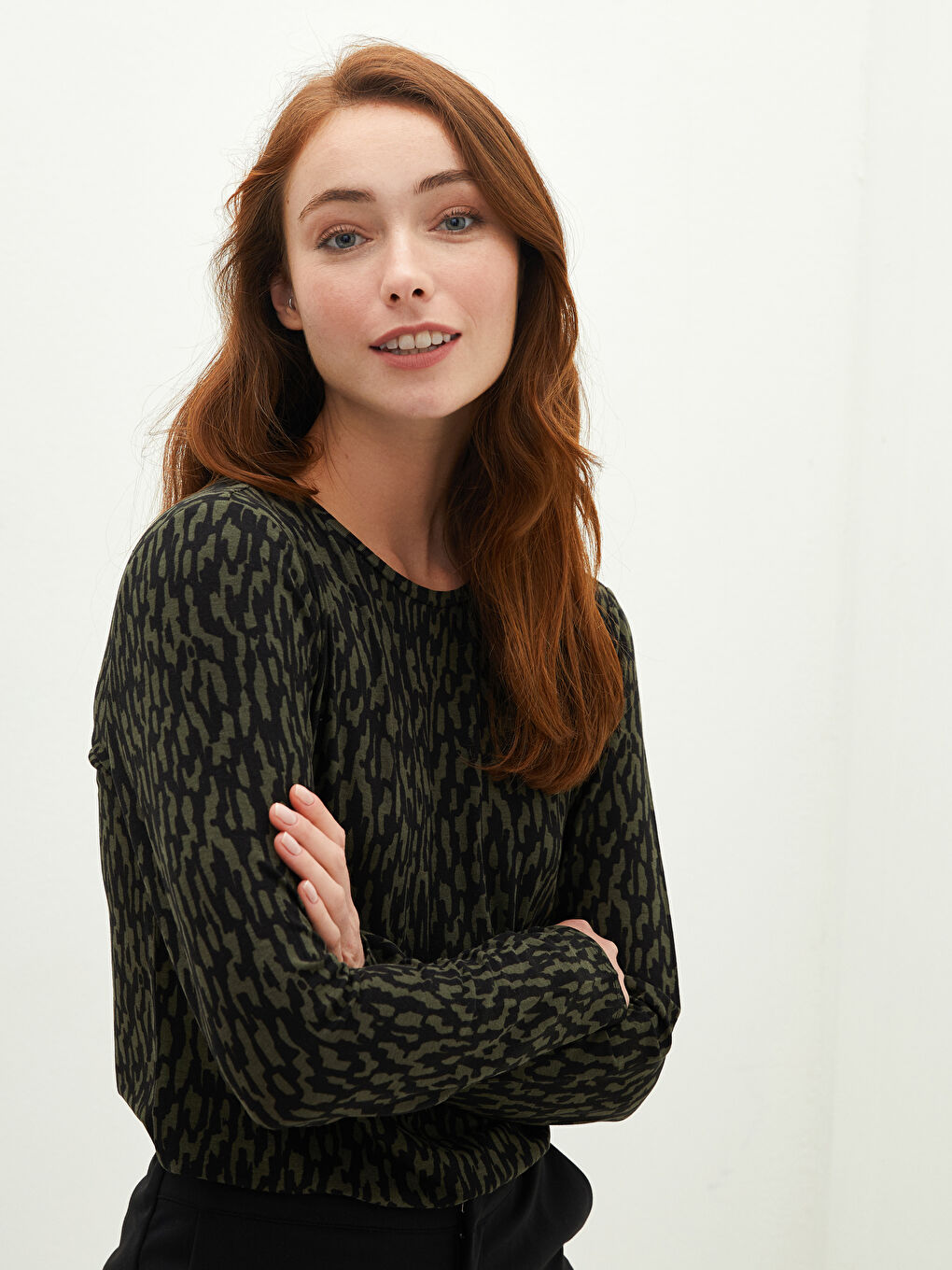 Haki Bisiklet Yaka Desenli Uzun Kollu Kadın Tişört