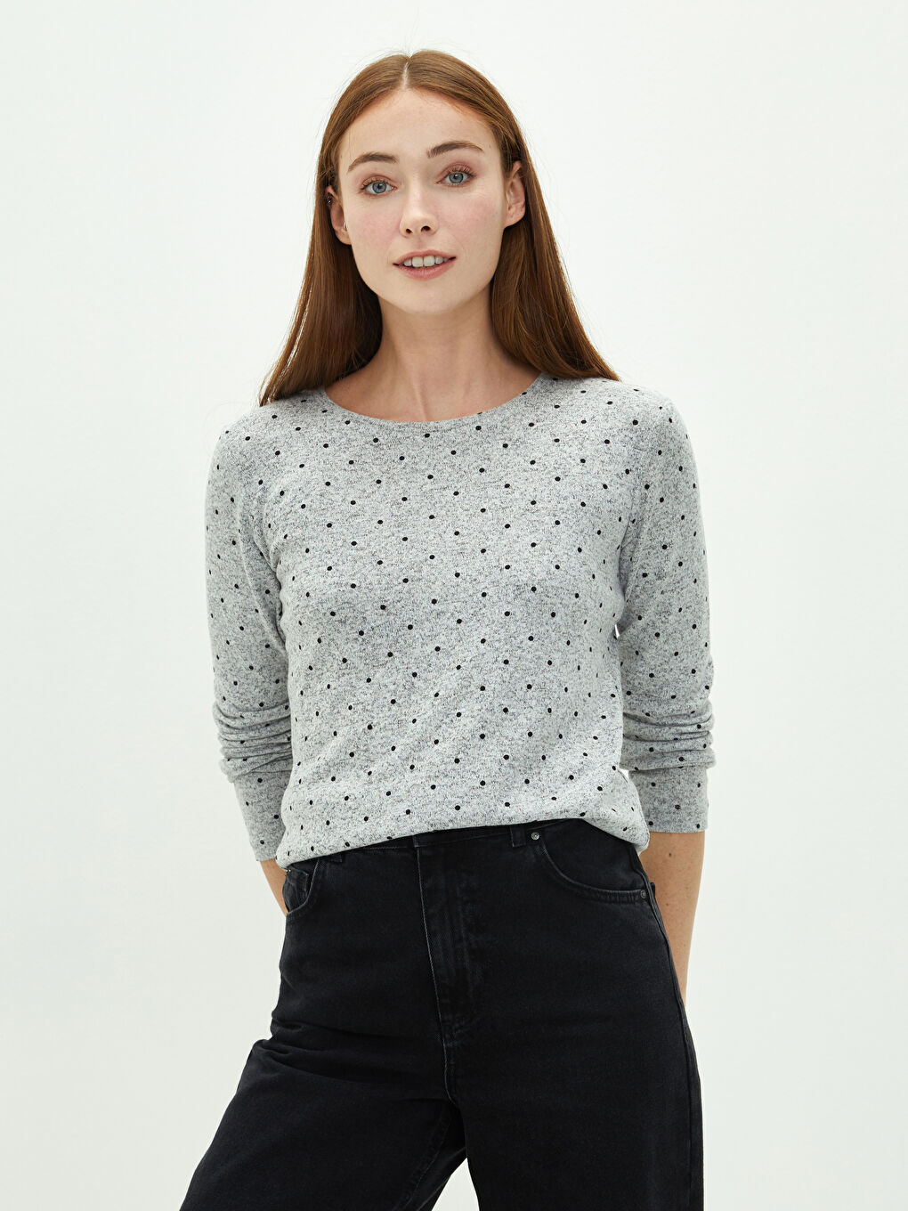 Siyah Bisiklet Yaka Puantiyeli Uzun Kollu Kadın Tişört