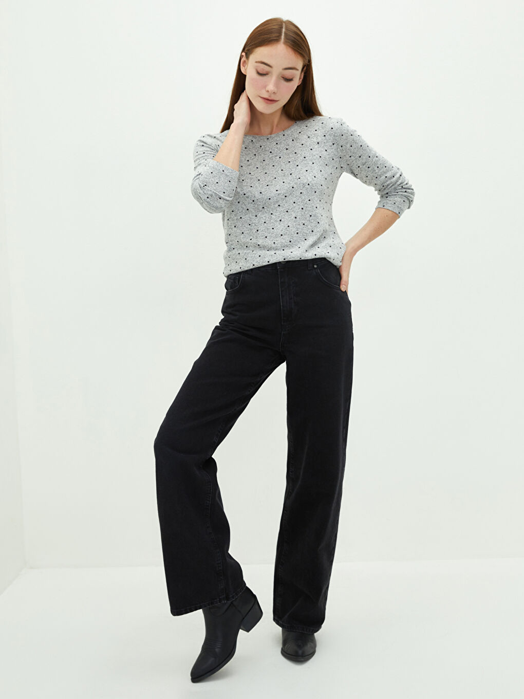 Siyah Bisiklet Yaka Puantiyeli Uzun Kollu Kadın Tişört-2