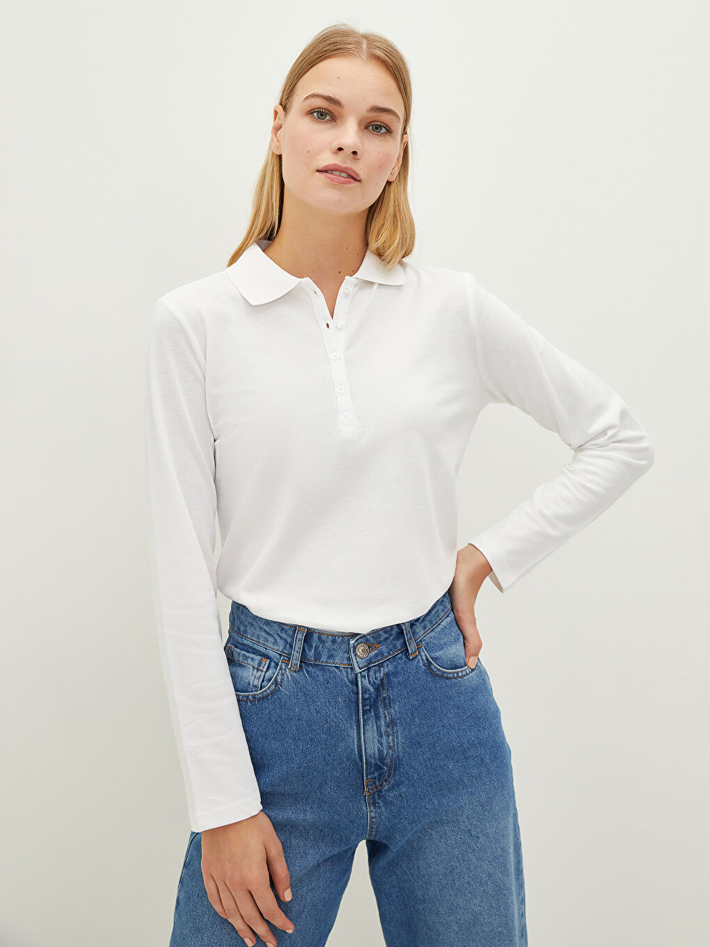 Beyaz Polo Yaka Düz Uzun Kollu Pike Kumaş Kadın Tişört-2