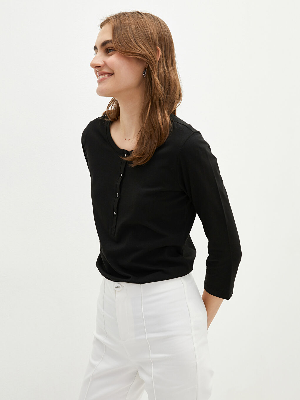 بلوزة قطن سادة بياقة دائرية للسيدات-2