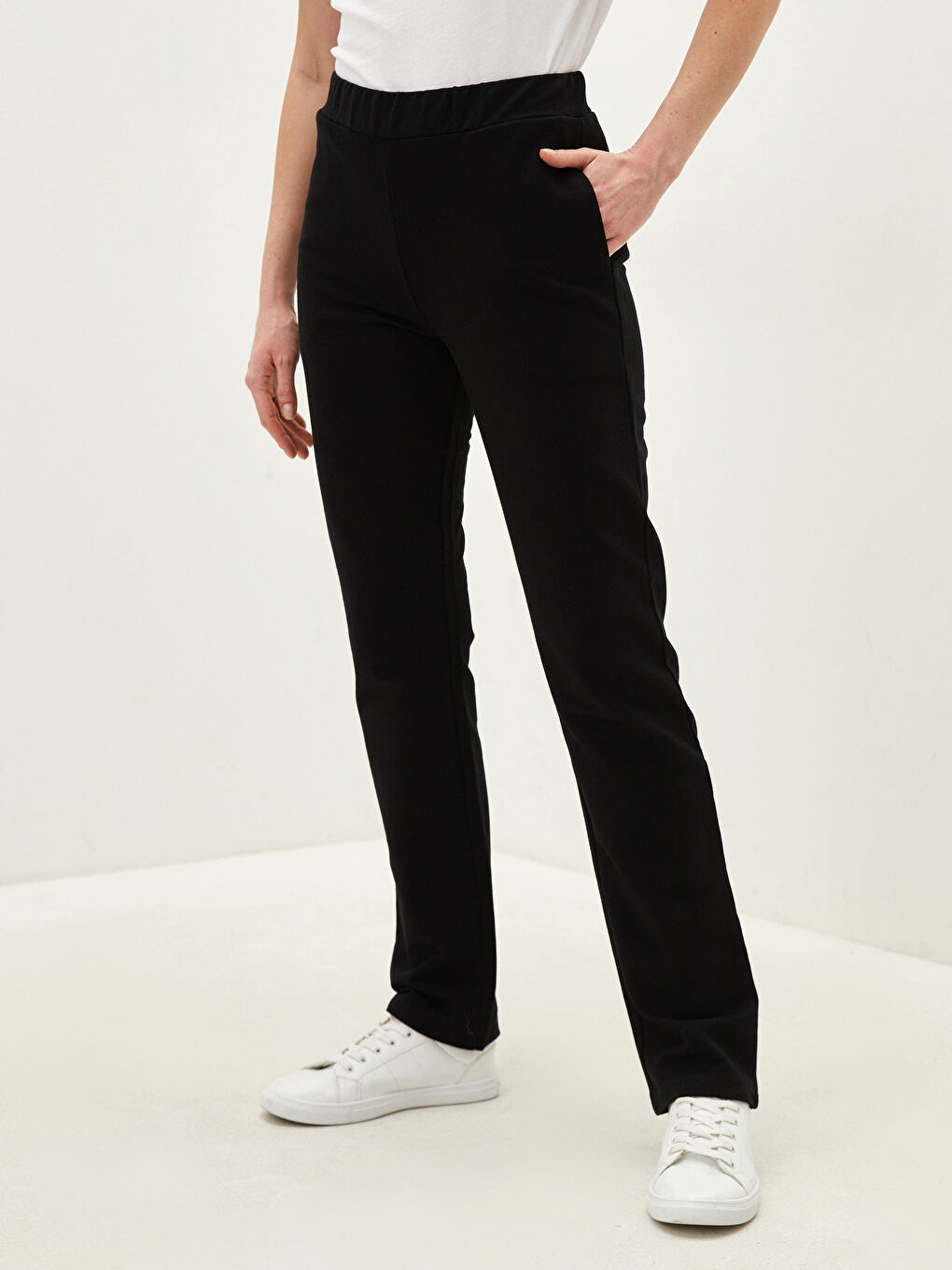 LCWAIKIKI Basic Elastic Waist Plain Pocket Detailed Cotton Women's Sweatpants -W13912Z8-CVL