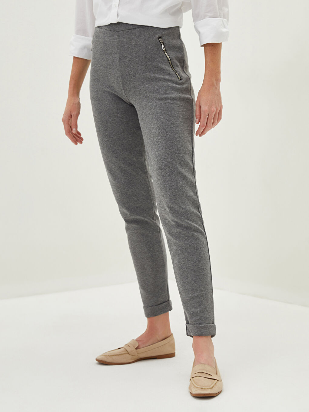 LCWAIKIKI Basic Elastic Waist Regular Pocket Detailed Women's Sweatpants -W13915Z8-D3A