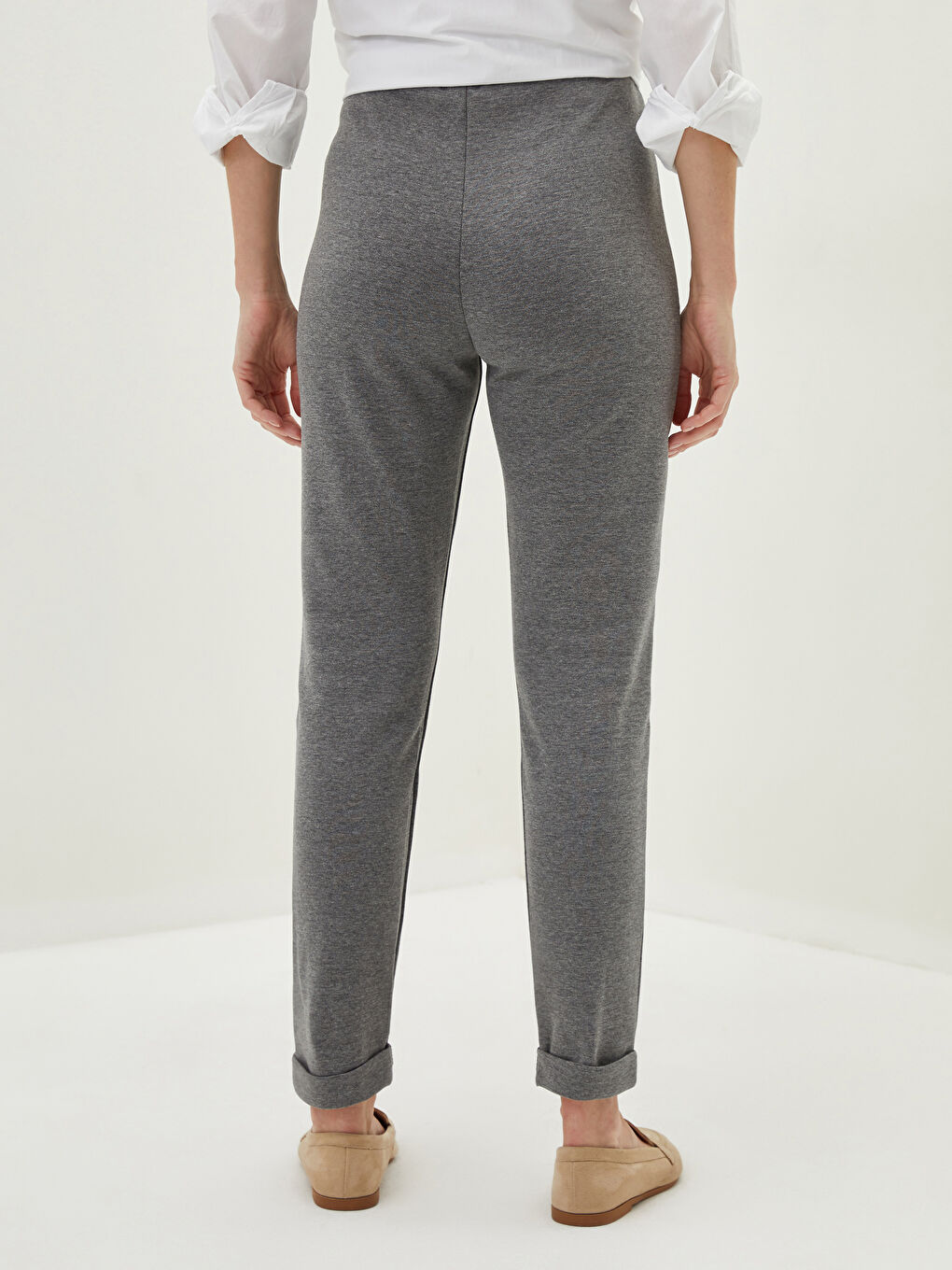 LCWAIKIKI Basic Elastic Waist Regular Pocket Detailed Women's Sweatpants -W13915Z8-D3A