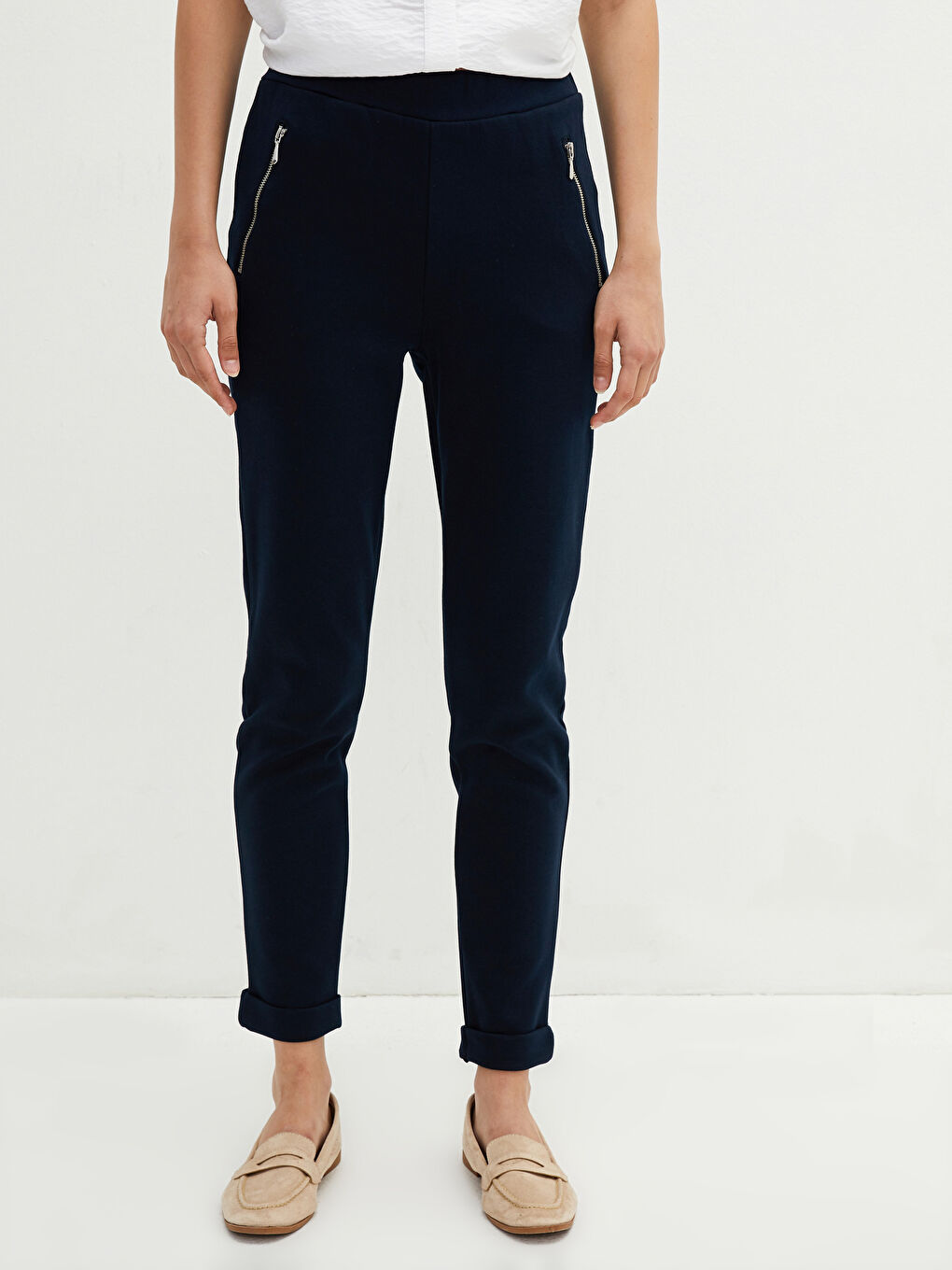 Pantaloni de Trening pentru Femei cu Talie Elastică, Regular și Buzunare Detaliate-3