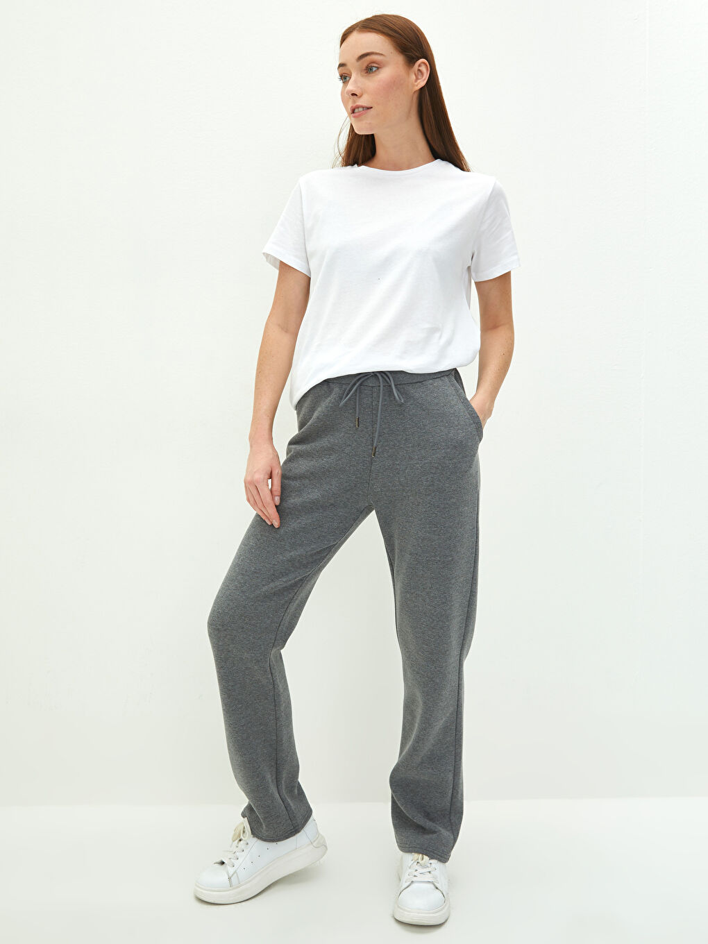 LCWAIKIKI Basic Jogginghose Für Damen Mit Elastischem Bund, Regulärer Passform Und Taschen -W13916Z8-D3A