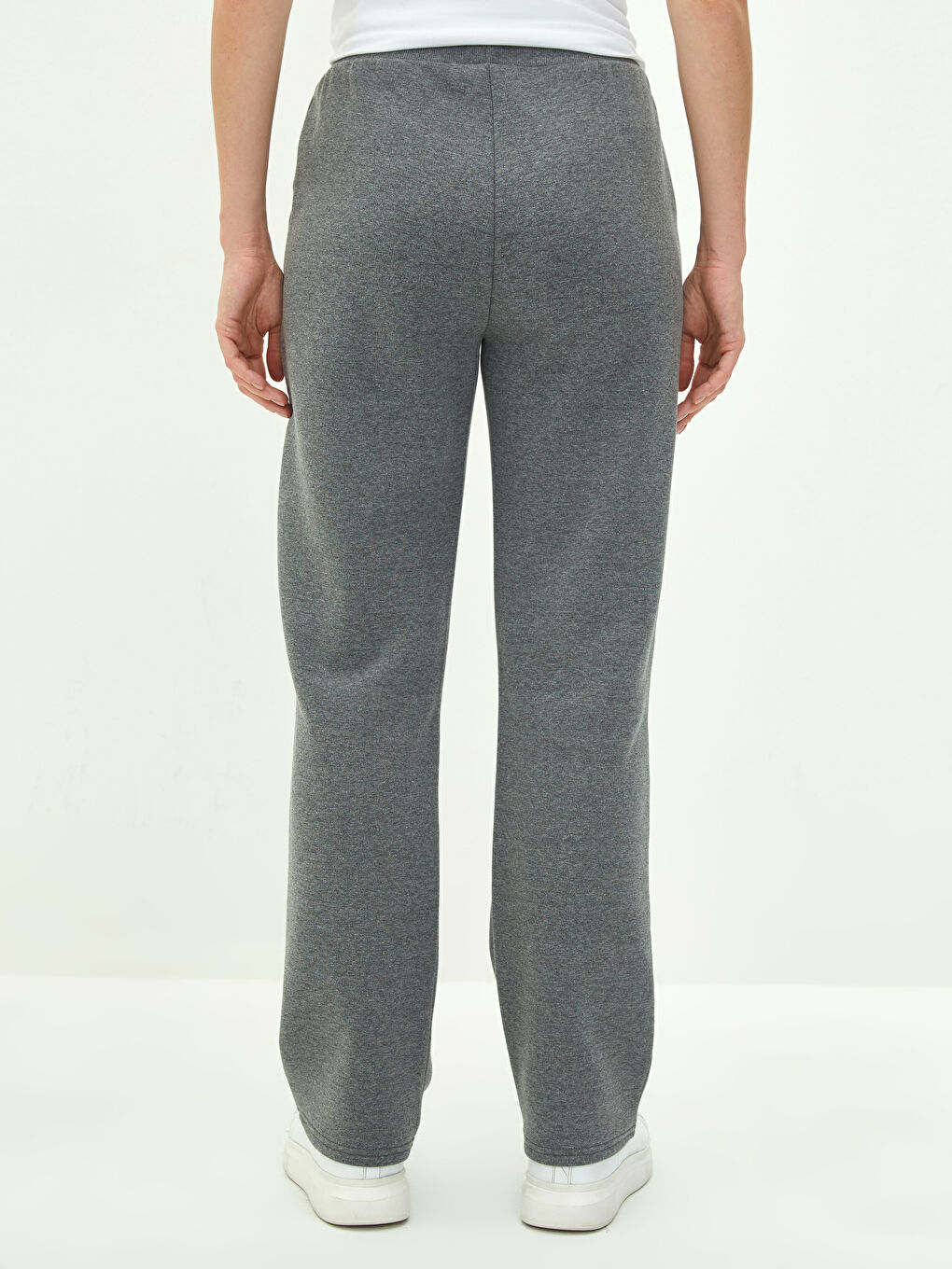 LCWAIKIKI Basic Jogginghose Für Damen Mit Elastischem Bund, Regulärer Passform Und Taschen -W13916Z8-D3A