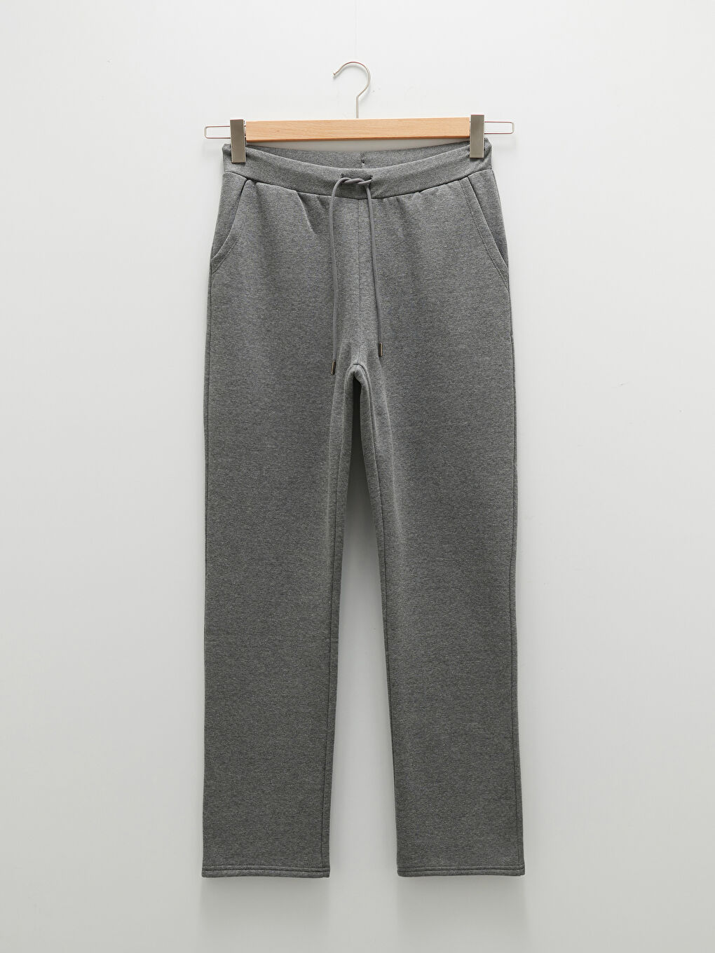 LCWAIKIKI Basic Jogginghose Für Damen Mit Elastischem Bund, Regulärer Passform Und Taschen -W13916Z8-D3A