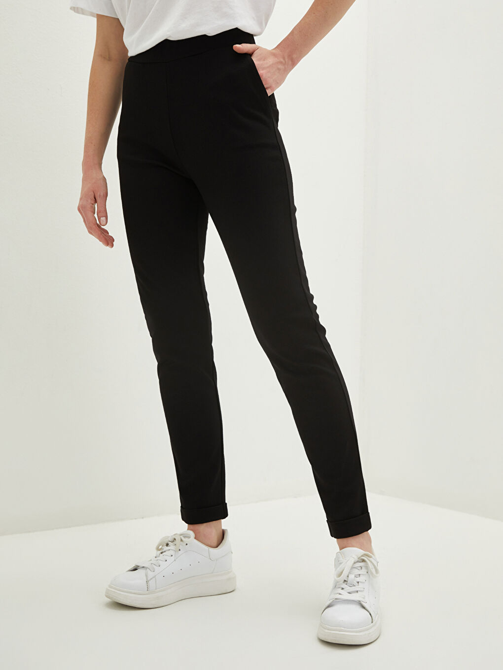 Elastic Waist Regular Pocket Detailed Women's Trousers-2