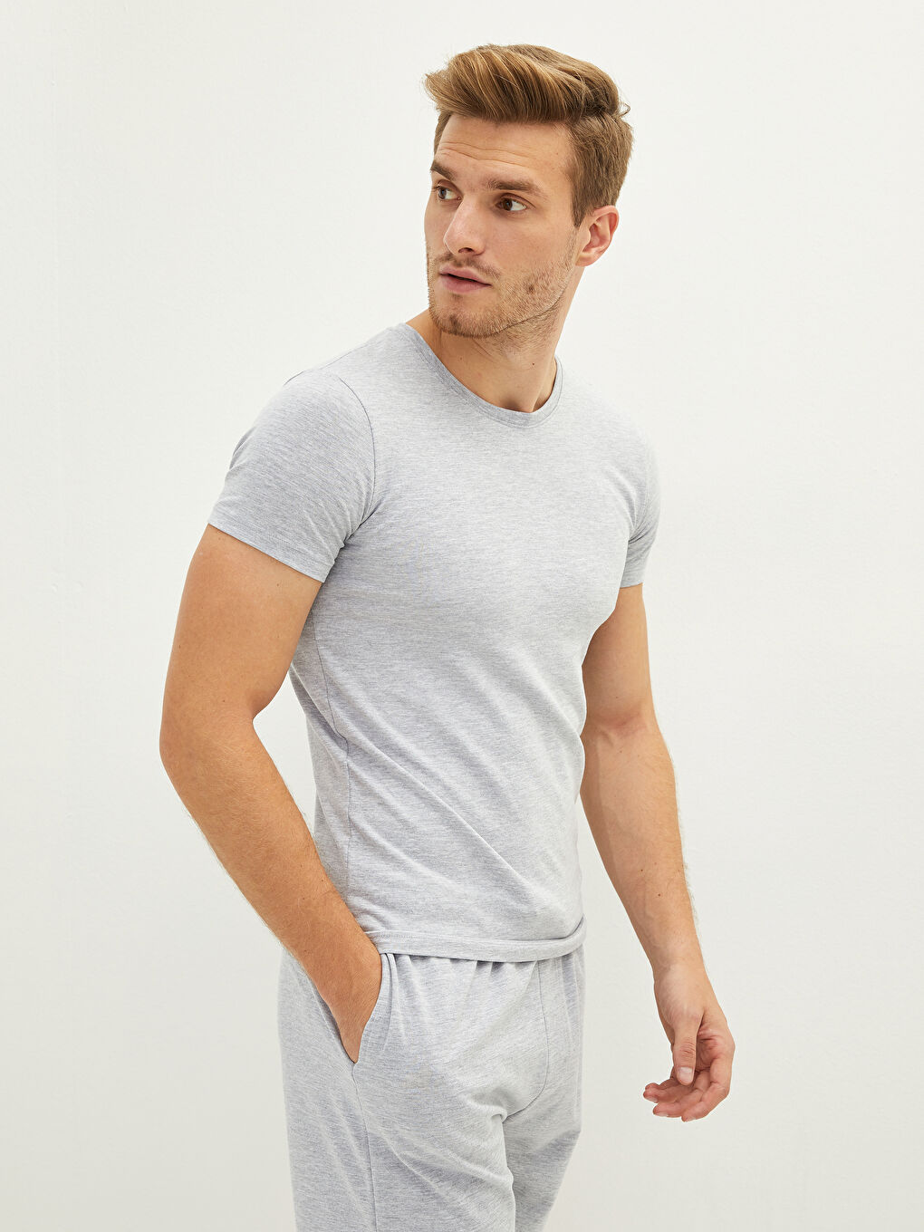 LC WAIKIKI Crew Neck Short Sleeve Cotton Men's Undershirt -W13973Z8-LAL