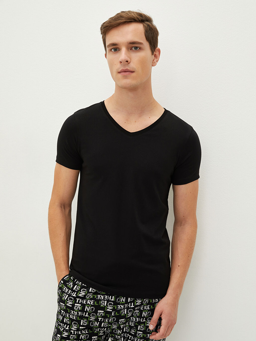 LC WAIKIKI V-Ausschnitt Kurzarm Baumwolle Unterhemd für Herren -W13975Z8-CVL
