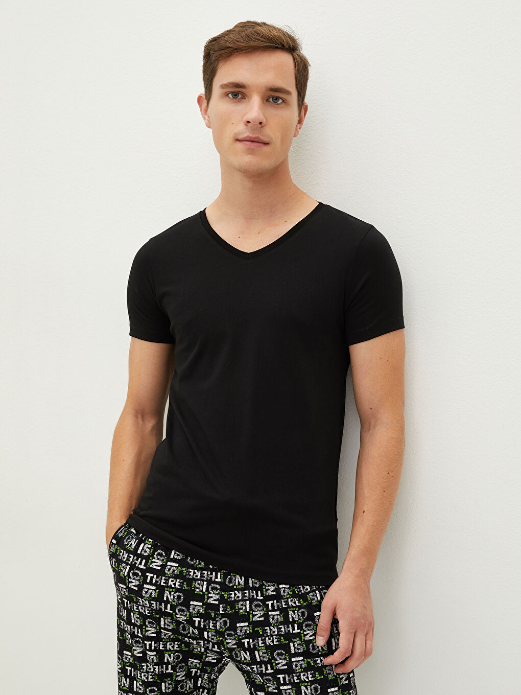 LC WAIKIKI V-Ausschnitt Kurzarm Baumwolle Unterhemd für Herren -W13975Z8-CVL